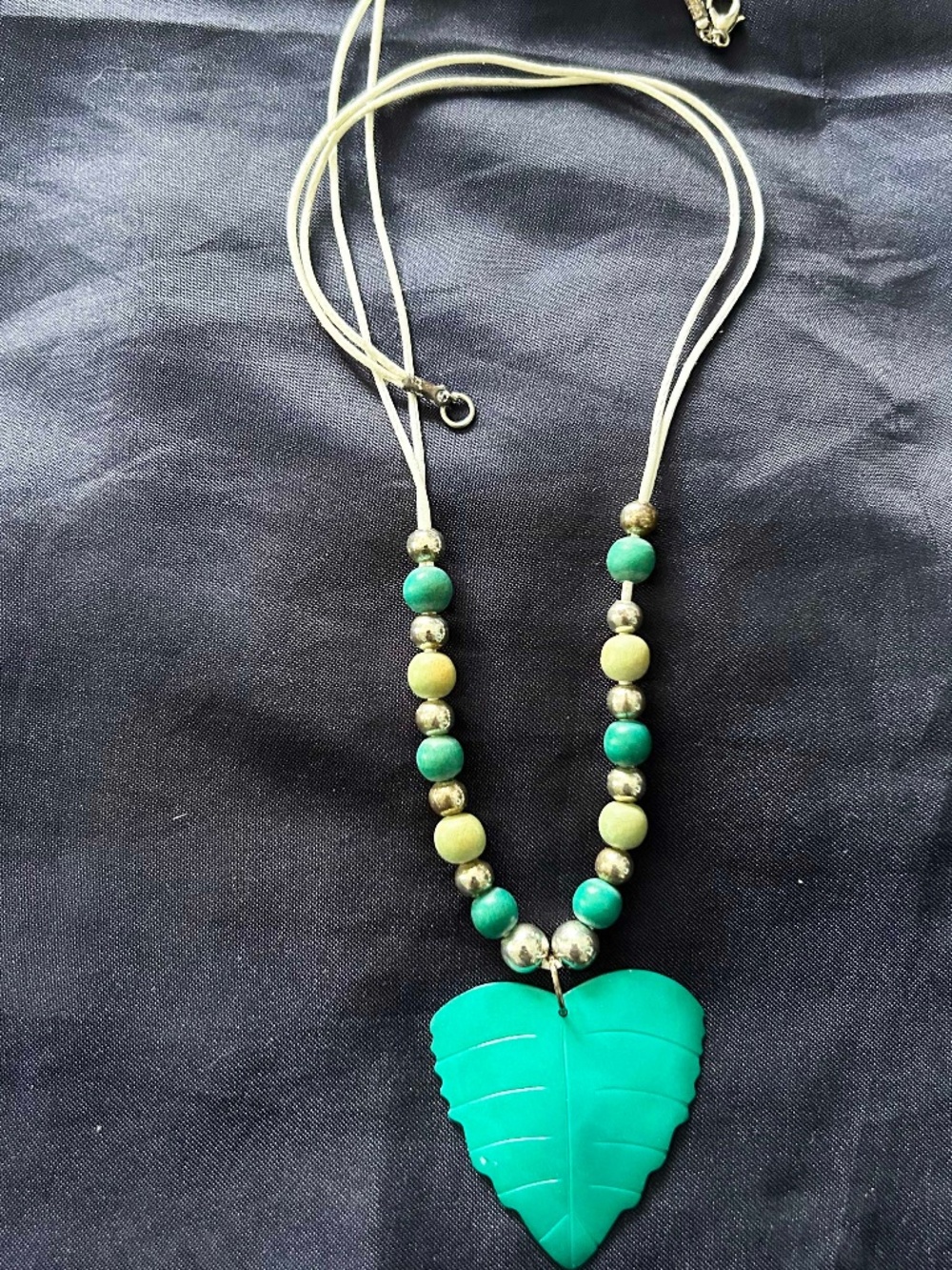NECKLACE GREEN SHELL IN ARROWHEAD SHAPE WITH GREEN & LIGHT GREEN BEADS & GOLD